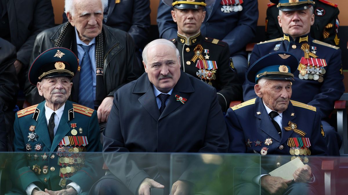 Lukašenka asi donutili letět do Moskvy navzdory nemoci, spekuluje server